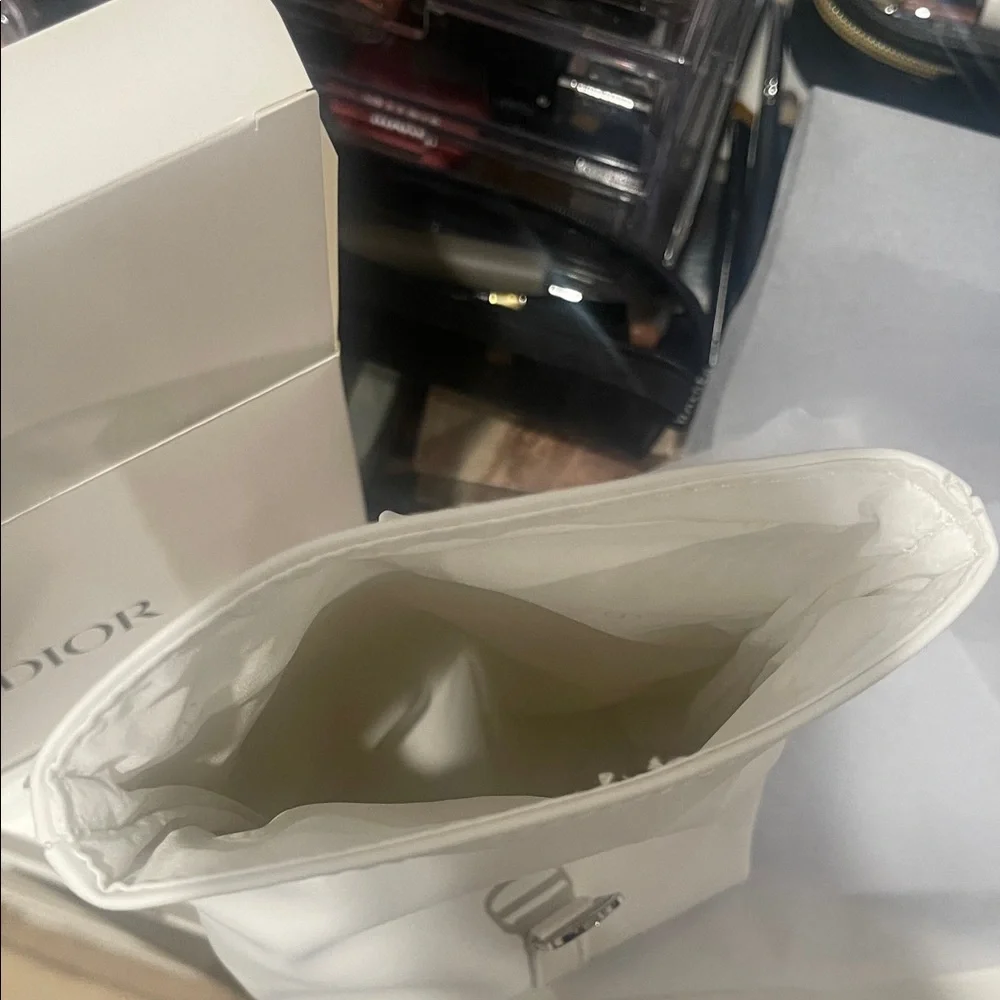 Dior White Leather Pouch with Box⭐️⭐️⭐️⭐️⭐️ - Picture 4 of 4